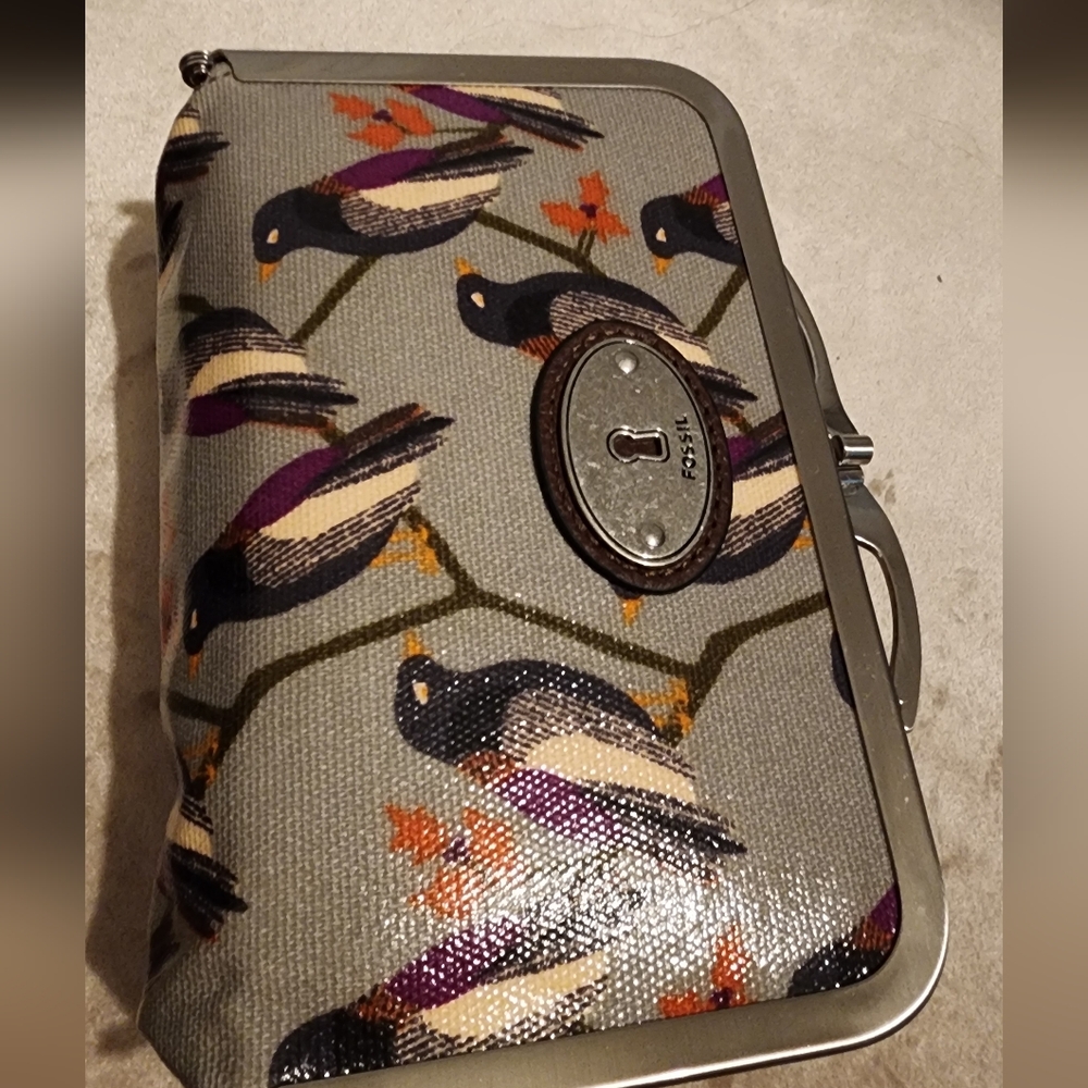 Fossil Bird Print Key Per Cosmetic Bag. Grey with bird print.